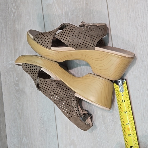 Dansko Women Jacinda Leather Wedge Heels Sandals shoes sz 39/8.5-9 - Picture 8 of 13